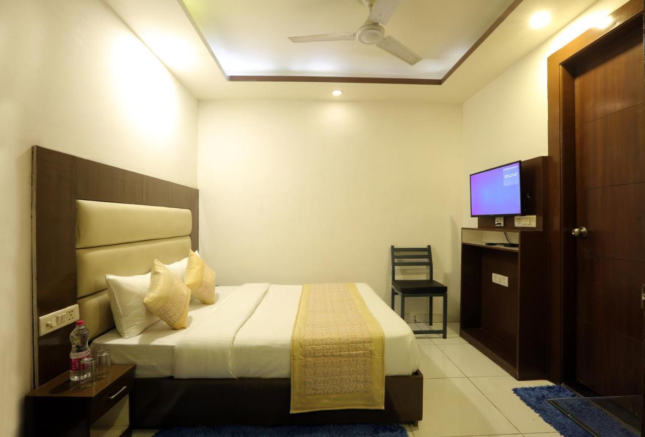 Hotel Qualia Suites At Delhi Airport New Delhi Exterior photo