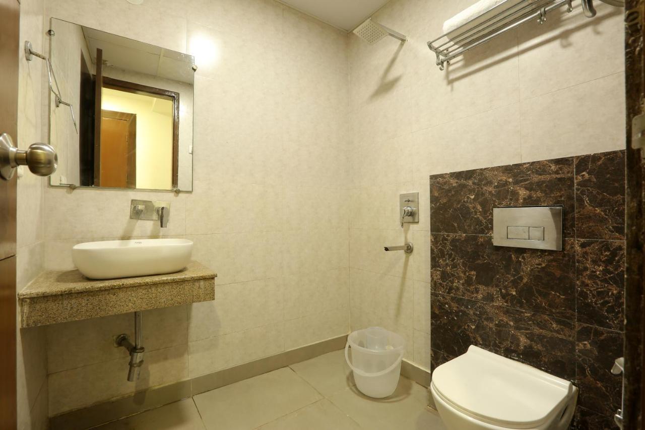Hotel Qualia Suites At Delhi Airport New Delhi Exterior photo