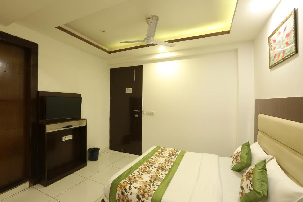 Hotel Qualia Suites At Delhi Airport New Delhi Exterior photo