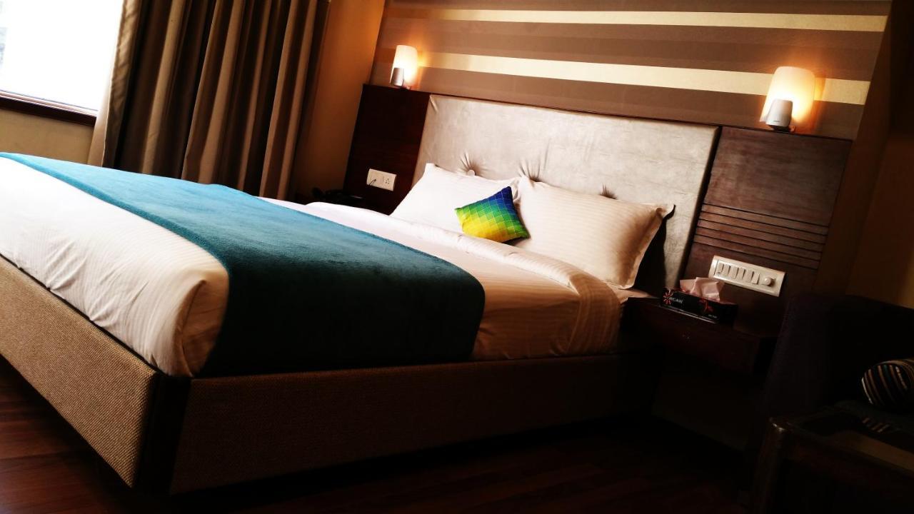 Hotel Qualia Suites At Delhi Airport New Delhi Exterior photo